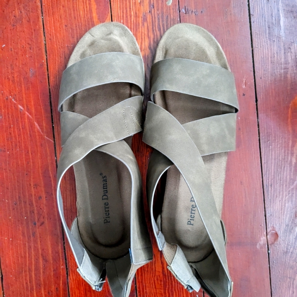 Pierre Dumas Sandals Tan size 10